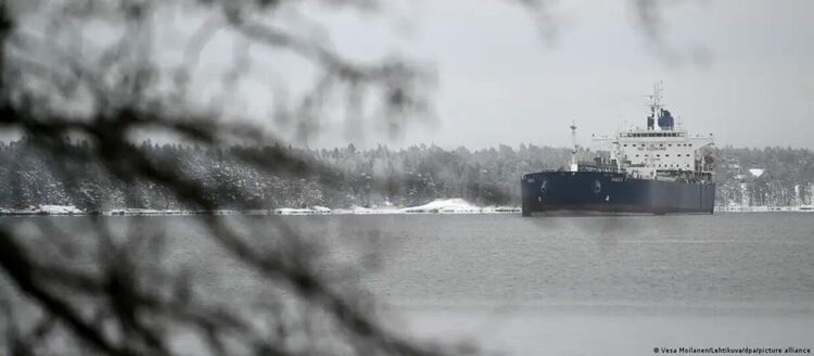 Според Финландия танкерът Eagle S е повредил подводни кабели в Балтийско море. Той е смятан за част от т.нар. руски сенчест флот