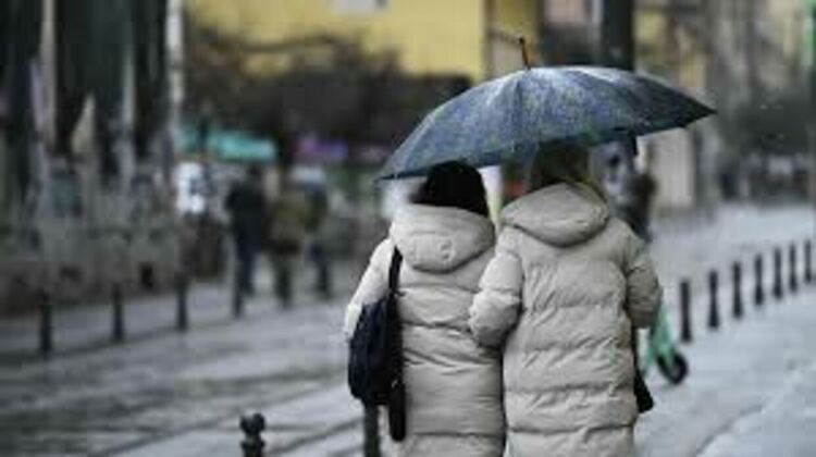 Оранжев и жълт код за валежи от дъжд и сняг в страната