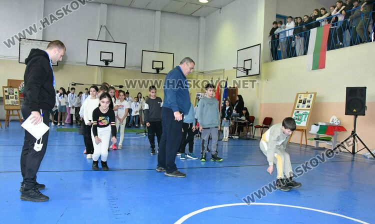 Рецитал от стихове и лъвски скок в ОУ &bdquo;Христо Смирненски&ldquo; за 153 г. от гибелта на Васил Левски