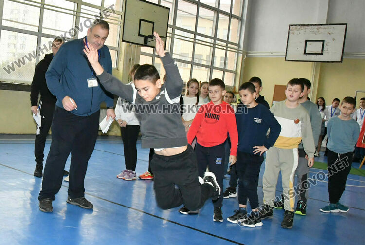 Рецитал от стихове и лъвски скок в ОУ &bdquo;Христо Смирненски&ldquo; за 153 г. от гибелта на Васил Левски