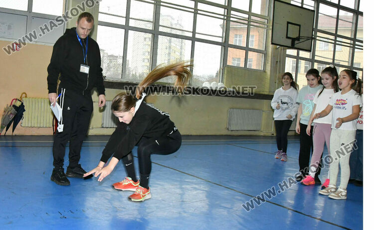 Рецитал от стихове и лъвски скок в ОУ &bdquo;Христо Смирненски&ldquo; за 153 г. от гибелта на Васил Левски