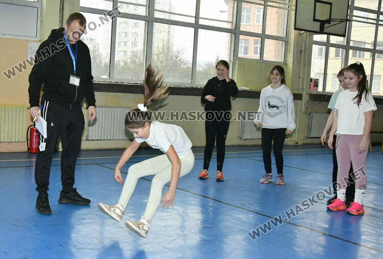 Рецитал от стихове и лъвски скок в ОУ &bdquo;Христо Смирненски&ldquo; за 153 г. от гибелта на Васил Левски