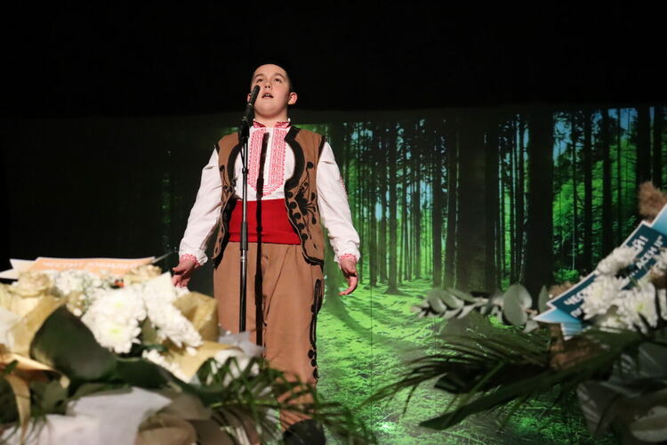 С впечатляващ концерт-спектакъл СУ &bdquo;Васил Левски&ldquo; отпразнува 180 г. от създаването си 