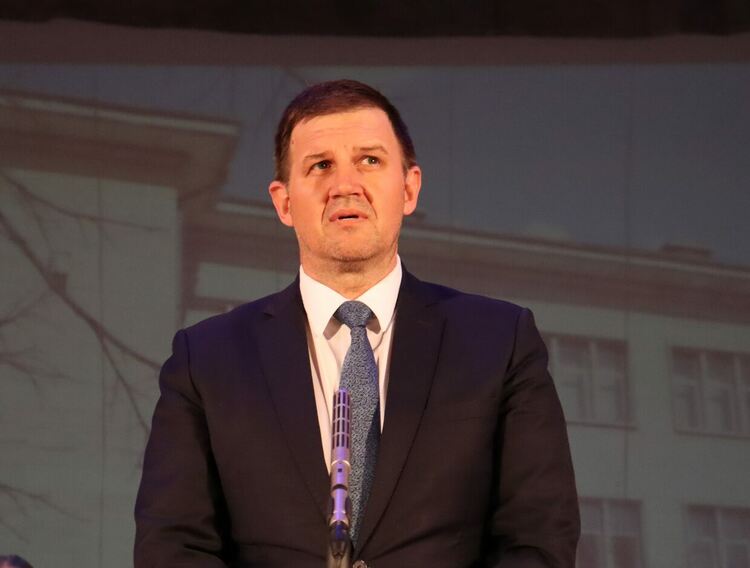 С впечатляващ концерт-спектакъл СУ &bdquo;Васил Левски&ldquo; отпразнува 180 г. от създаването си 