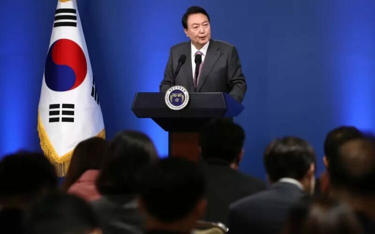  Юн Сук-йол въведе в страната военно положение през декември 2024