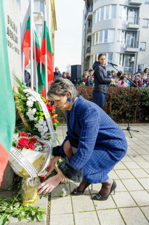 Стотици перничани сведоха глава в памет на Апостола на свободата &ndash; Васил Левски