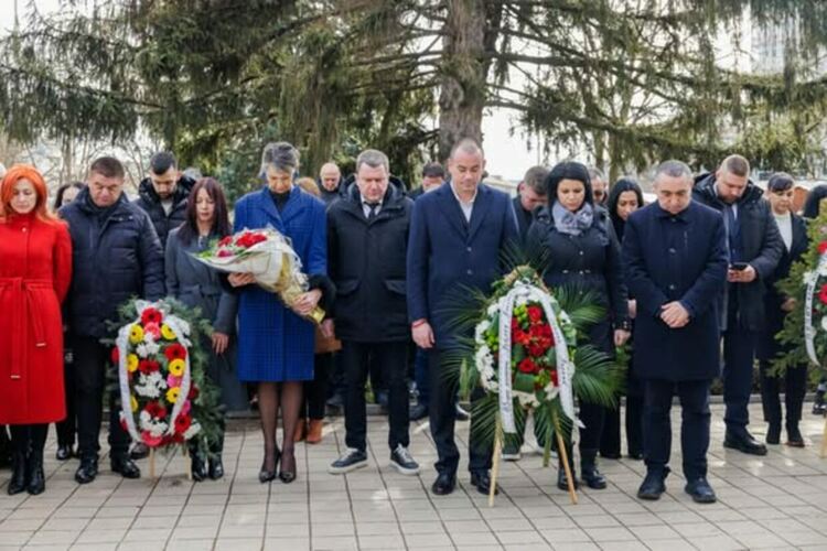 Стотици перничани сведоха глава в памет на Апостола на свободата &ndash; Васил Левски