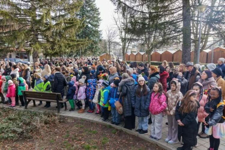 Стотици перничани сведоха глава в памет на Апостола на свободата &ndash; Васил Левски
