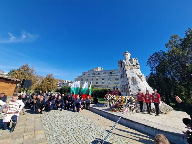 Кърджали се поклони пред паметта на Апостола