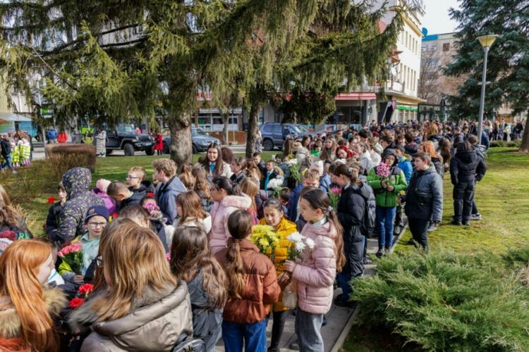 Стотици перничани сведоха глава в памет на Апостола на свободата &ndash; Васил Левски