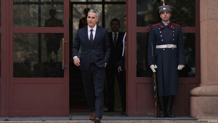 Какво предвещават имената в кабинета на Гюров?