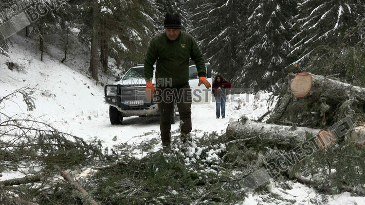 Пътят към Мугла остава непроходим, свлачище  до Киселчово