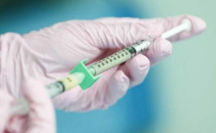 Последователността от събития повдига въпроси дали индуцираният от ваксината имунен отговор може да е допринесъл за началото или прогресирането на заболяването.