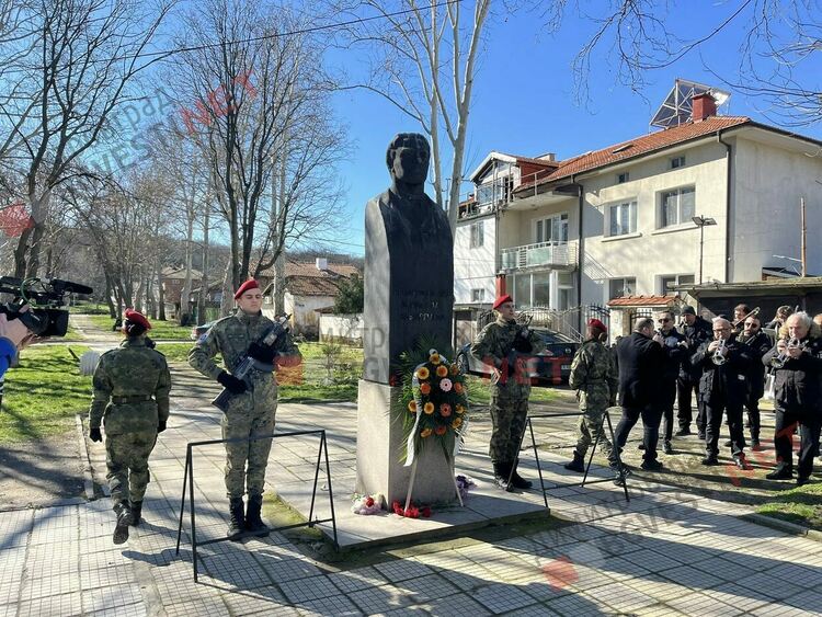 Димитровград се преклони пред подвига на Васил Левски