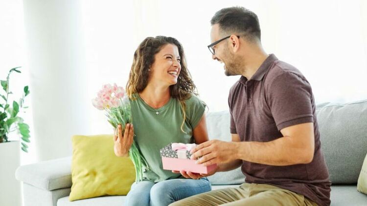 За какви подаръци всъщност си мечтаем жените за 8 март?