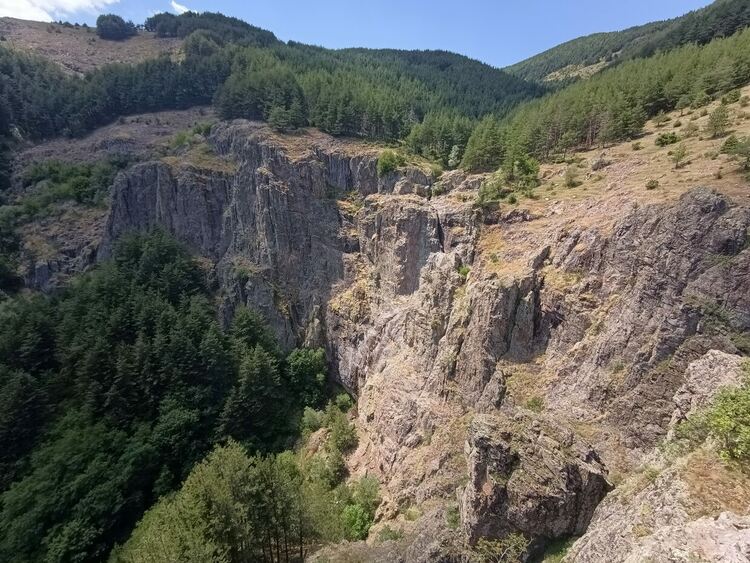 Знаете ли, че в района на Кърджали е регистриран най-високият (засега) водопад в Родопите? 