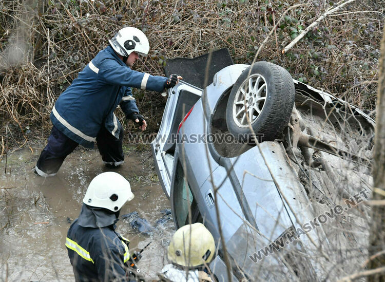 Двама загинали, а майка и дете са ранени при катастрофа край Хасково