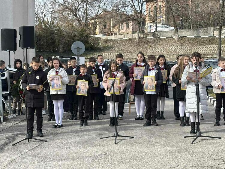 Радомир се поклони пред Апостола на Свободата
