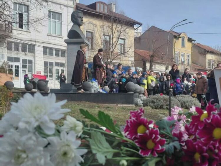 Радомир се поклони пред Апостола на Свободата