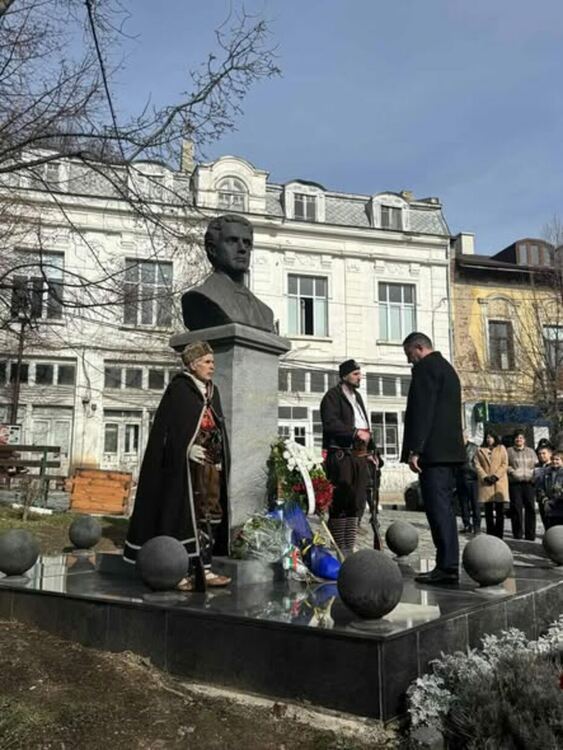 Радомир се поклони пред Апостола на Свободата