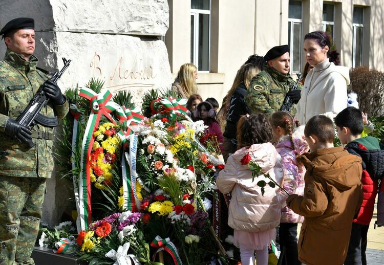 Асеновград се поклони пред Апостола на свободата