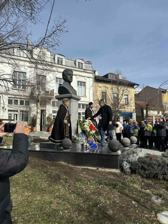 Радомир се поклони пред Апостола на Свободата