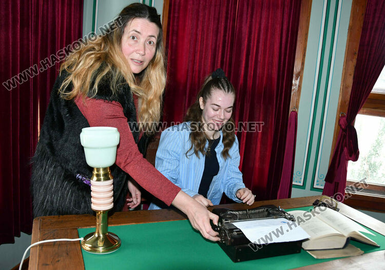 Ученици от София гостуваха в Кирковото училище в Хасково за беседа и филм, посветени на проф. д-р Асен Златаров