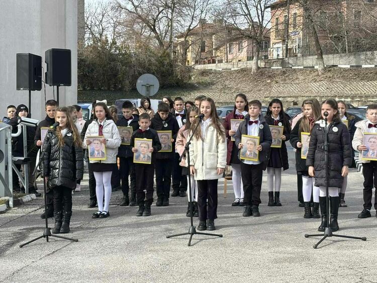 Радомир се поклони пред Апостола на Свободата