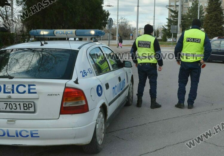 16-годишен с дрога зад волана затъна в нива след гонка с полицията