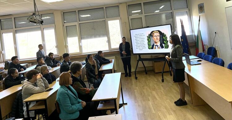 ПГ по туризъм &bdquo; Проф. д-р Асен Златаров&ldquo; се поклони пред Апостола на свободата