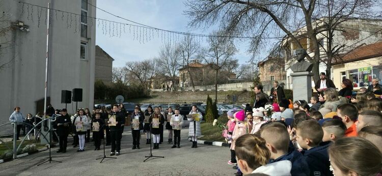Радомир се поклони пред Апостола на Свободата