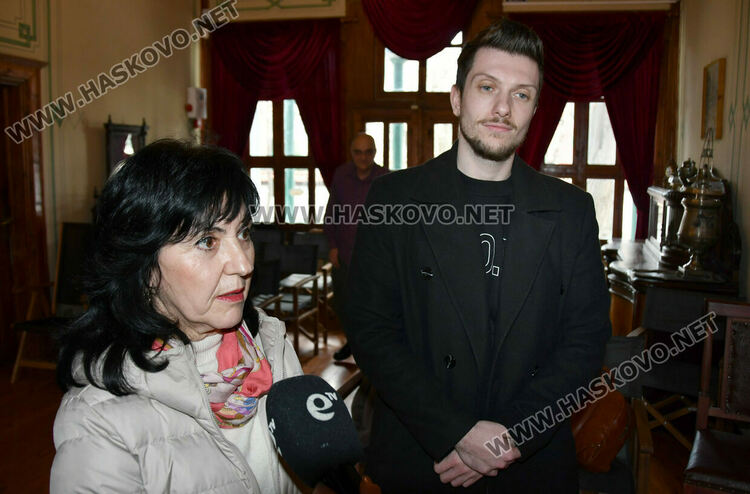 Ученици от София гостуваха в Кирковото училище в Хасково за беседа и филм, посветени на проф. д-р Асен Златаров