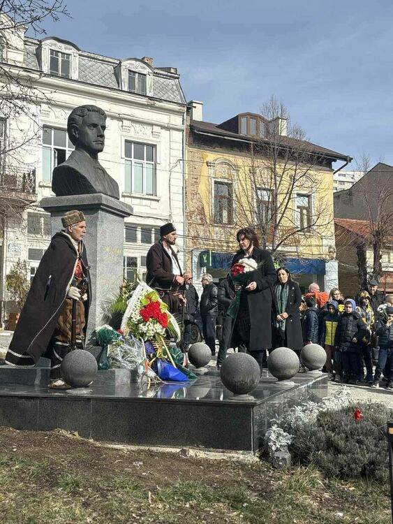 Радомир се поклони пред Апостола на Свободата