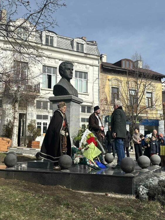 Радомир се поклони пред Апостола на Свободата