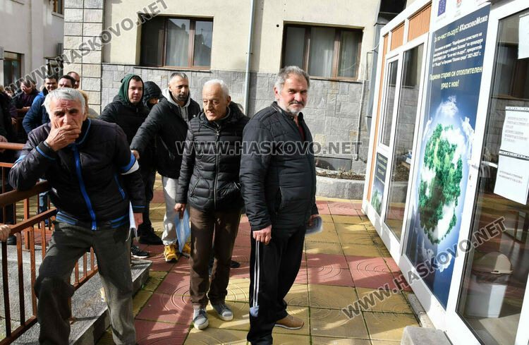 Хасковлии извиха опашка за подаване на заявления за подмяна на печки с климатици