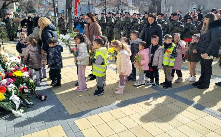 Асеновград се поклони пред Апостола на свободата