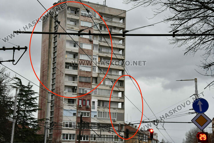 Скъсаха се кабелите на тролея и затрудниха движението край ДНА