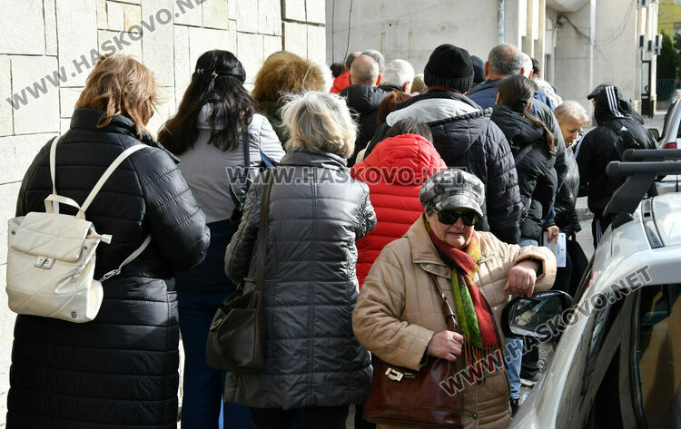 Хасковлии извиха опашка за подаване на заявления за подмяна на печки с климатици
