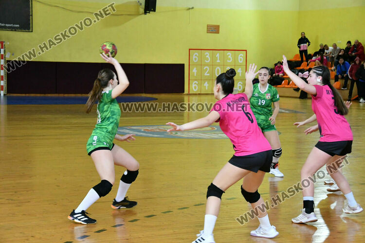 Хандбалистките на &bdquo;Хасково&ldquo; с две поражения 