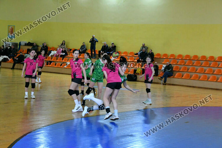 Хандбалистките на &bdquo;Хасково&ldquo; с две поражения 