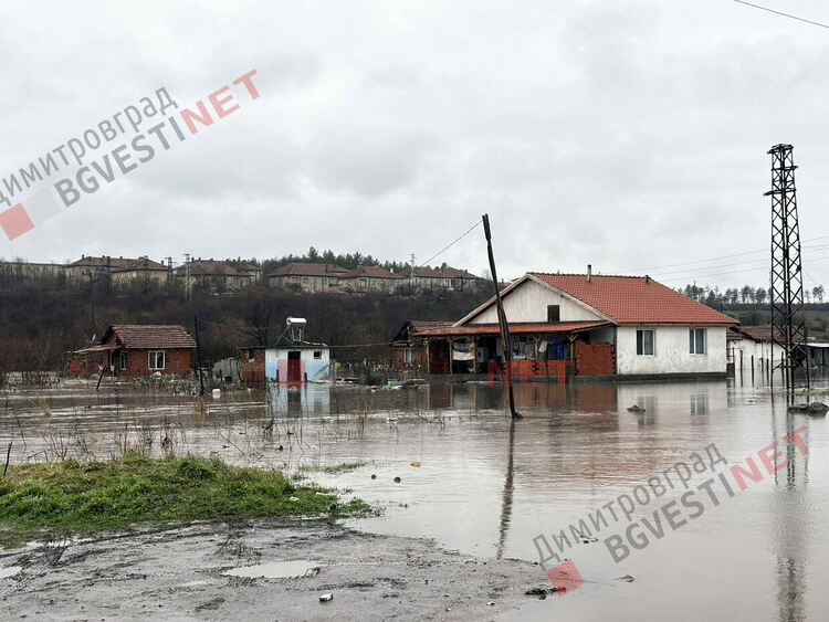 Къщи са залети в димитровградски квартал