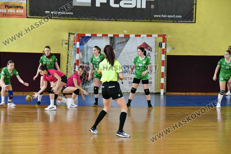 Хандбалистките на &bdquo;Хасково&ldquo; с две поражения 