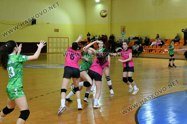 Хандбалистките на &bdquo;Хасково&ldquo; с две поражения 