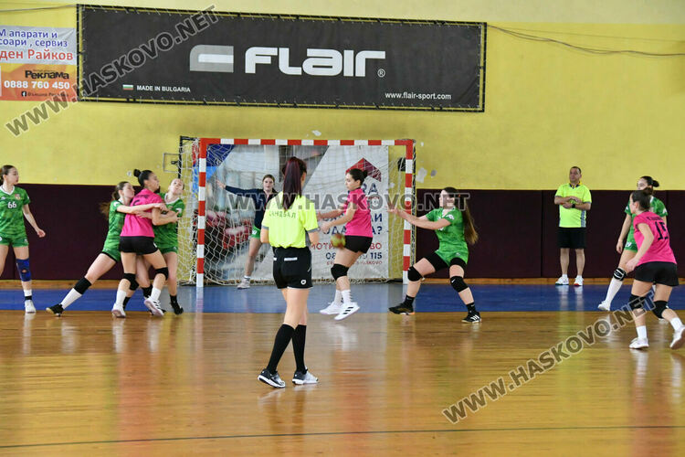 Хандбалистките на &bdquo;Хасково&ldquo; с две поражения 