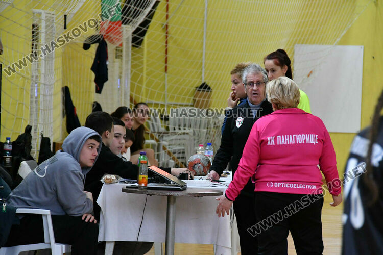 Хандбалистките на &bdquo;Хасково&ldquo; с две поражения 