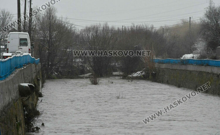 Реката край Болярово се прибра в коритото си