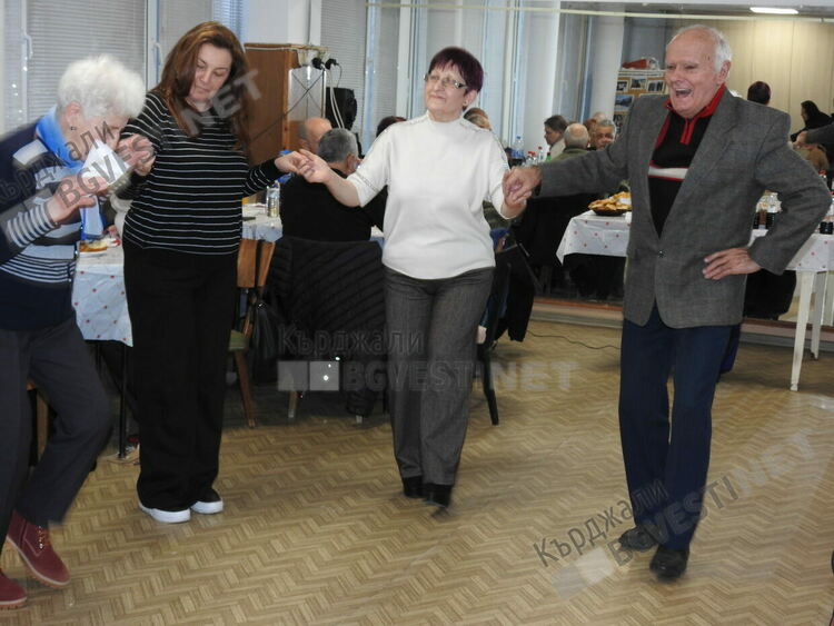 Дванадесетото издание на &bdquo;Винария и тракийска кулинария&ldquo;събра тракийци от Южна България в Кърджали