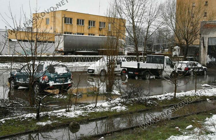 Районът на Сточна гара и днес непроходим