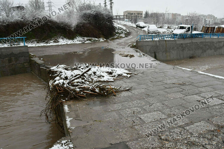 Реката край Болярово се прибра в коритото си