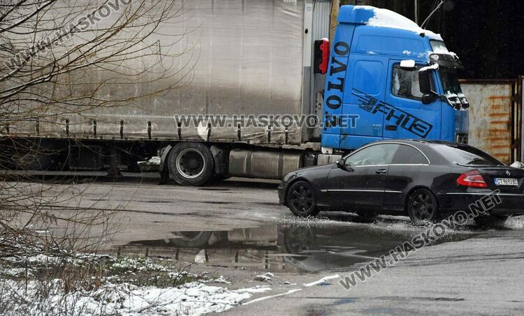 Районът на Сточна гара и днес непроходим